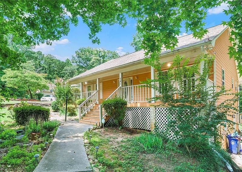 Which Homes Are Falling Out Of Favor In Lithonia (And Which Ones Buyers Are Fighting For In 2025) - Decor Hint Smaller Homes With Outdoor Living Features