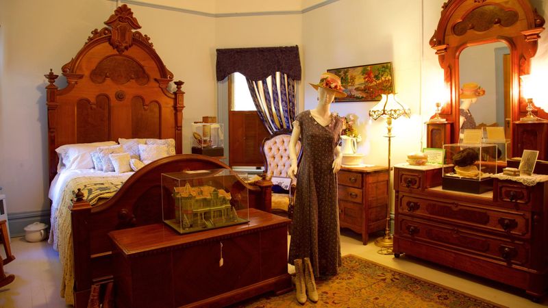 Shelton McMurphey Johnson House In Eugene Showcases Victorian Charm Inside And Out - Decor Hint Rooms And Their Historical Functions