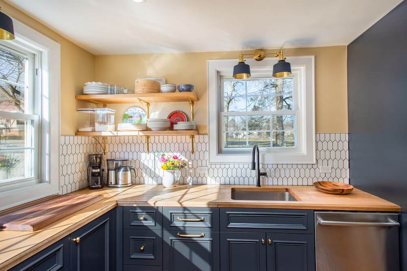 7 Kitchen Designs On Their Way Out In PA And 6 That Continue To Impress - Decor Hint Wall-to-Wall Cabinetry