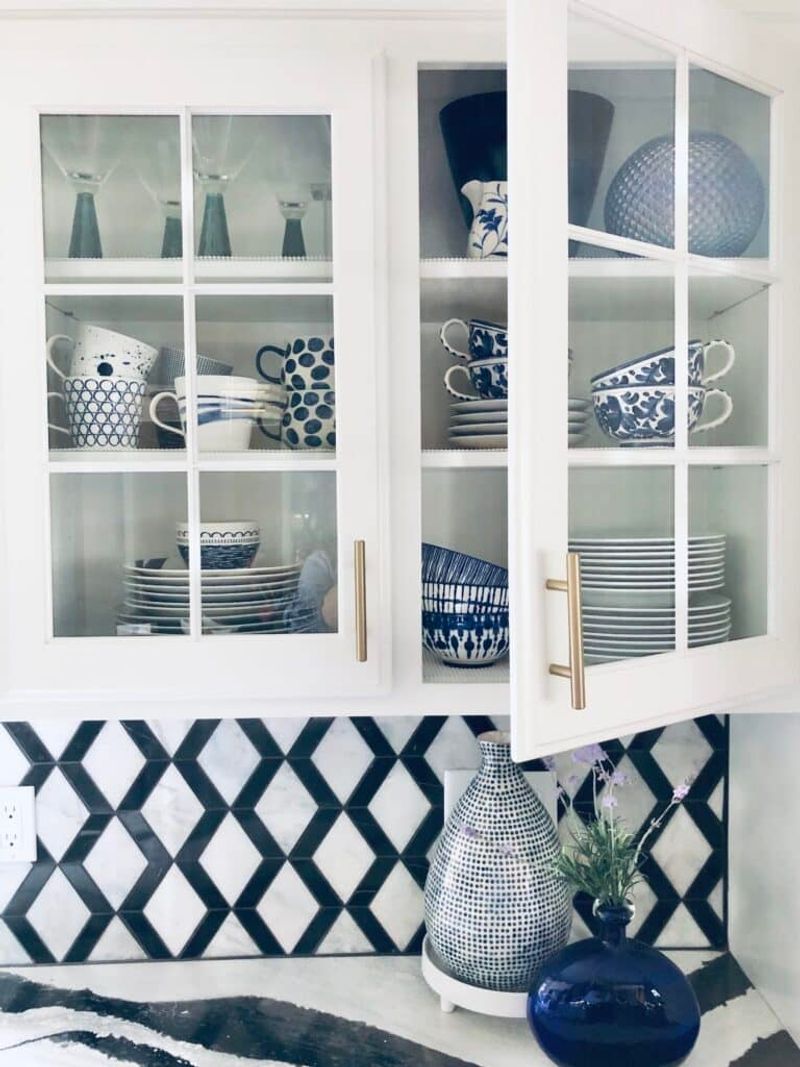 Designers Say These 34 Kitchen Features Are Always A Bad Idea - Decor Hint Glass-Front Cabinets in Messy Kitchens