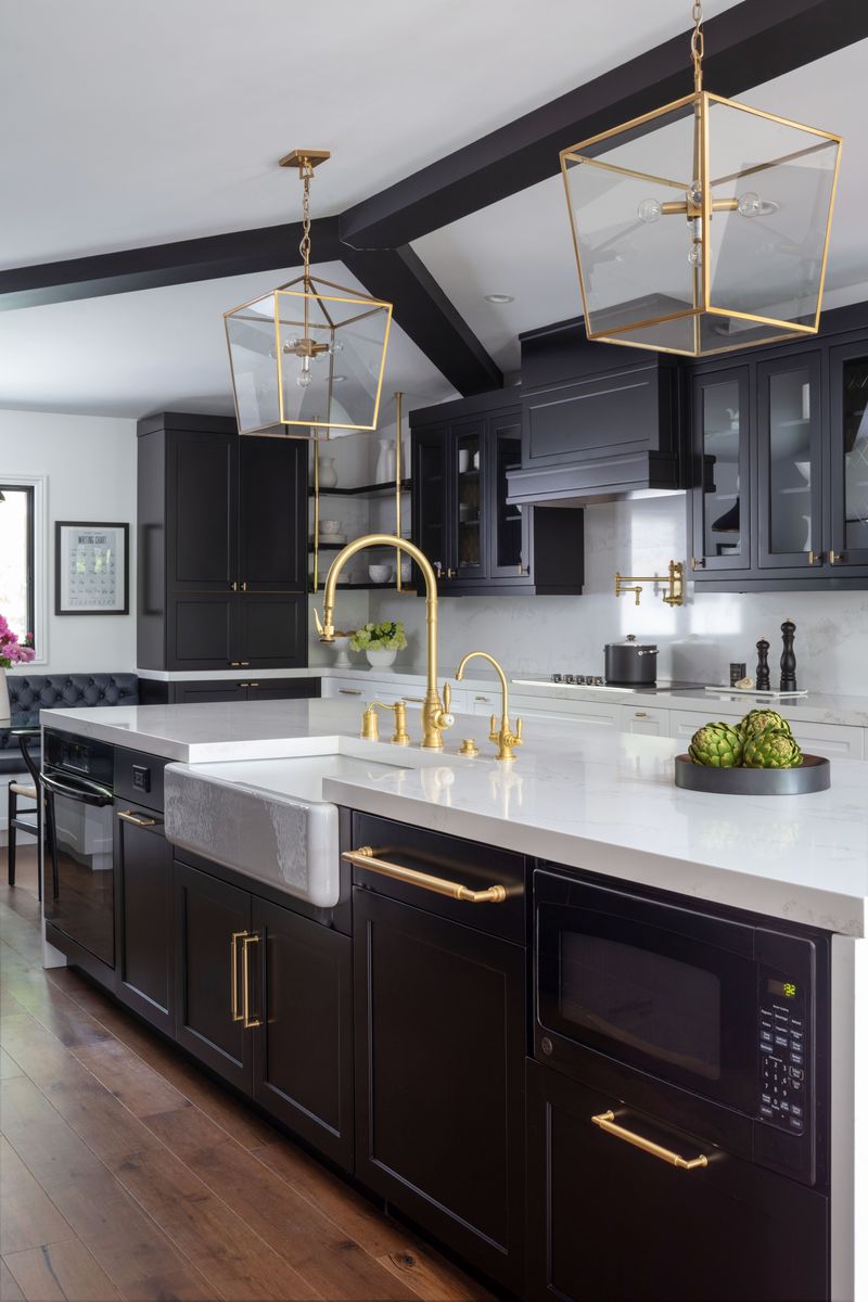 9 Underrated Paint Colors Designers Always Use In Kitchens (And 9 They Say To Stay Away From) - Decor Hint Soft Black