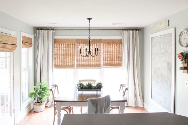 12 Decor Choices Designers Say Cheapen Georgia Kitchens, And How To Fix Them - Decor Hint Plastic Or Flimsy Window Treatments