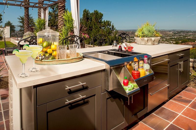 20 Things You Should Not Waste Money On For An Outdoor Space, According To Exterior Designers - Decor Hint Trendy Outdoor Kitchen Gadgets