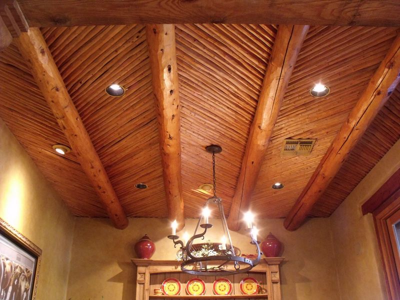 8 Southwestern Entryway Ideas Inspired By New Mexico Casitas - Decor Hint Vigas And Latillas Ceiling