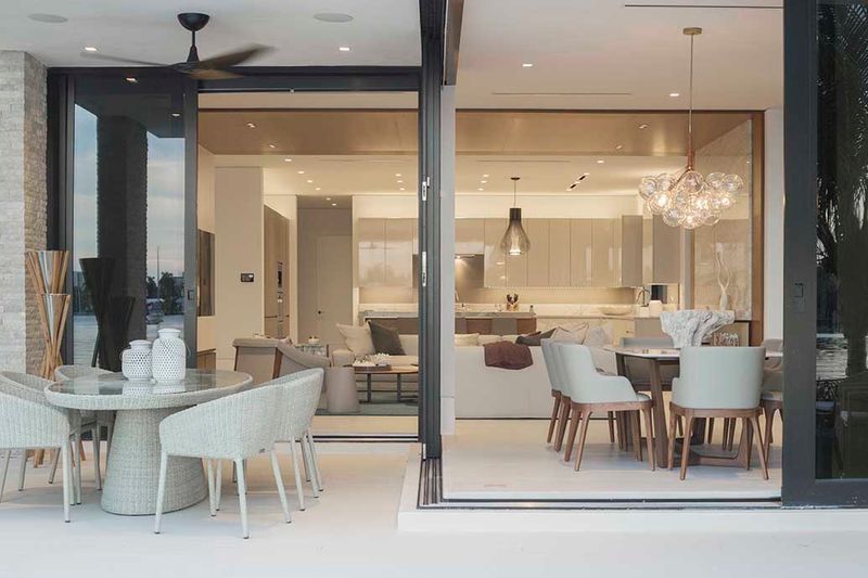 5 Great Coastal-Inspired Ideas From Florida, And 3 You Should Avoid - Decor Hint Indoor-Outdoor Living Spaces