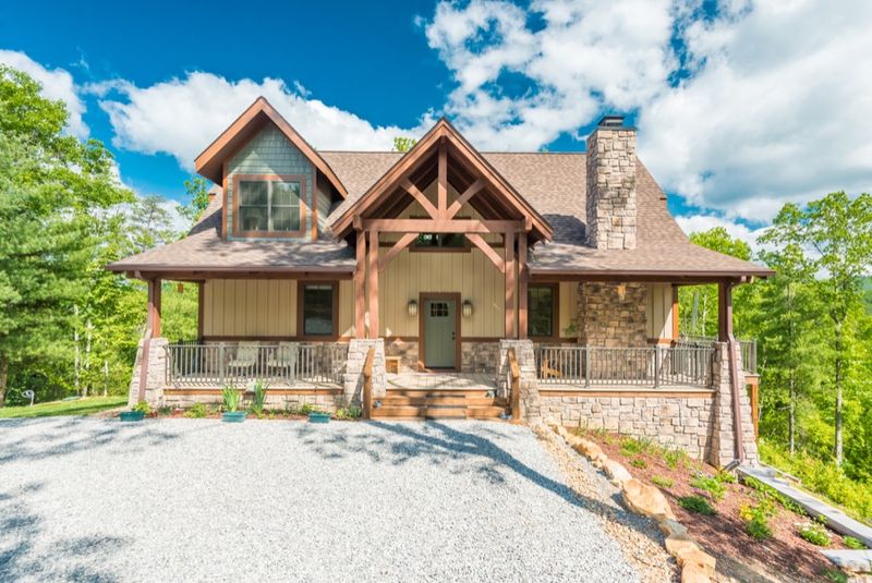 9 Home Styles First-Time Buyers Are Loving In Knoxville + 4 Property Types To Rethink Before You Buy - Decor Hint Rustic Cabin-Inspired Homes