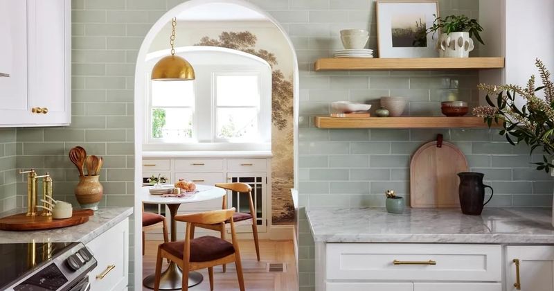 8 Kitchen Mistakes That Clash With New Mexico Style, And 10 That Feel Right At Home - Decor Hint Subway Tile Backsplashes