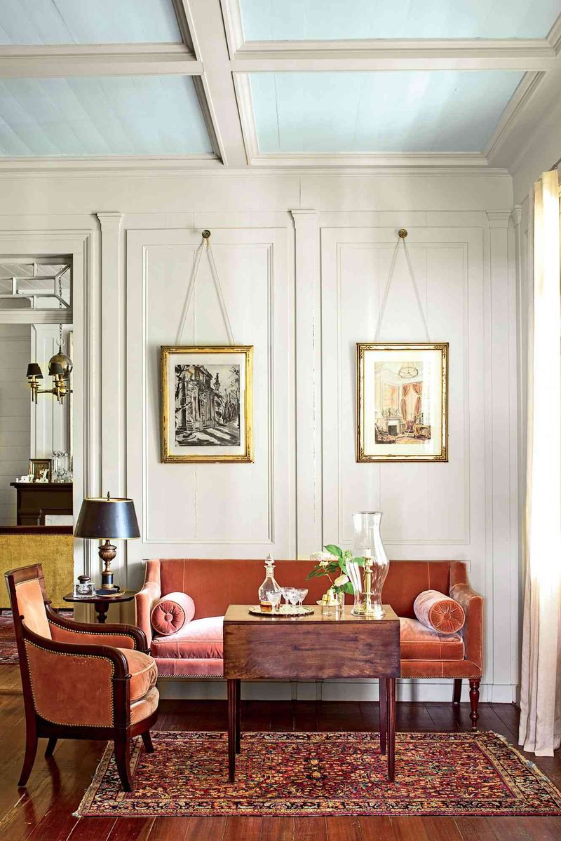 13 Signature Style Elements Bringing Southern Charm Into Memphis Homes - Decor Hint Traditional Wainscoting