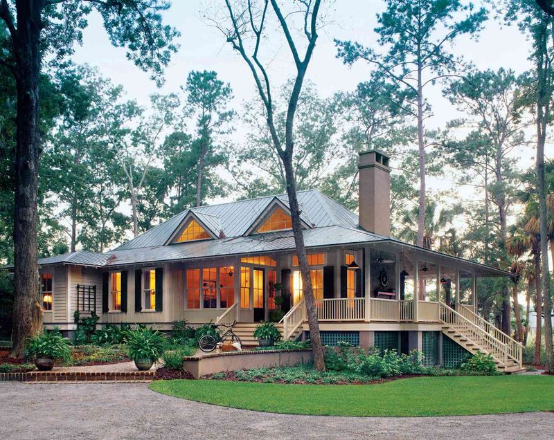 11 Country-Inspired Curb Appeal Ideas From Kentucky Homes - Decor Hint Wraparound Porch with Hanging Ferns