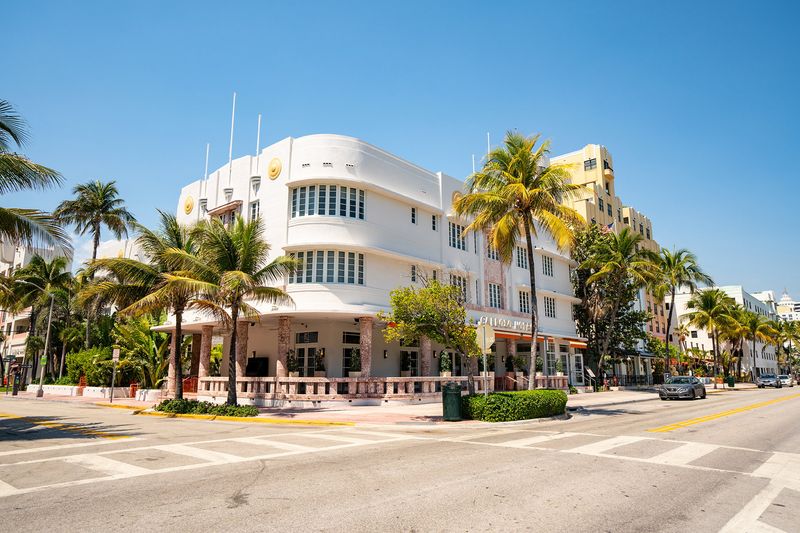 9 Art Deco-Inspired Exterior Details From Miami Condos - Decor Hint Streamlined Corner Windows