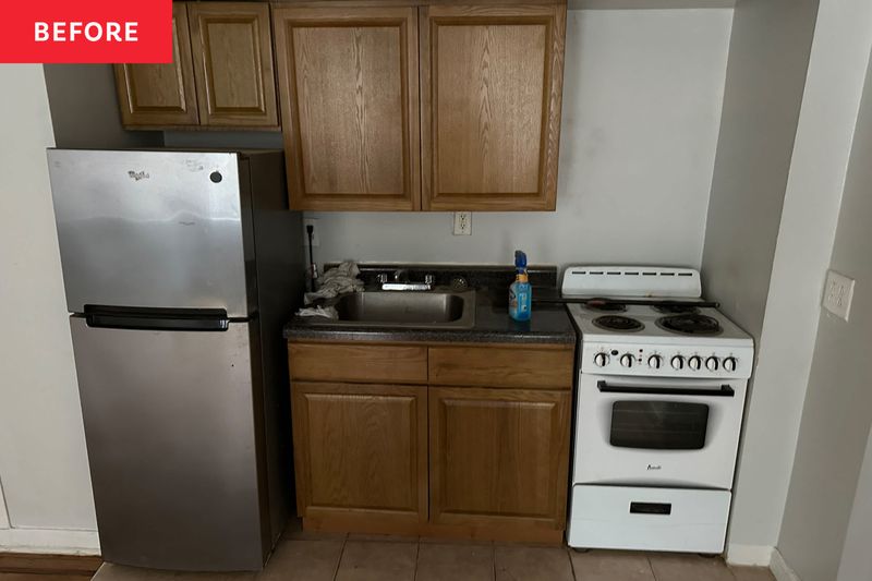 $300 And A Splash Of Color Turned This "Boring" Kitchen Into A Beauty - Decor Hint A Dull Rental Kitchen Gets a Budget Facelift