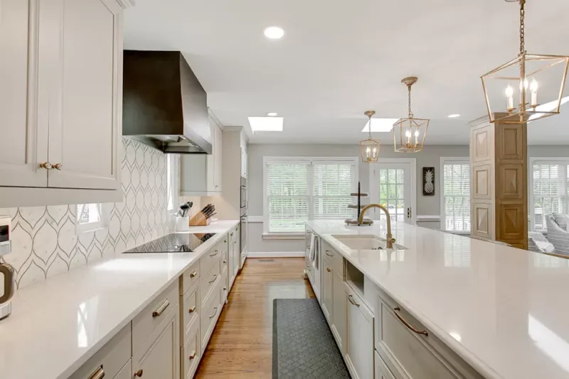 Say Goodbye To These 8 California Home Trends (Before 3 More Join Them By 2030) - Decor Hint Fluorescent Lighting Switches Off