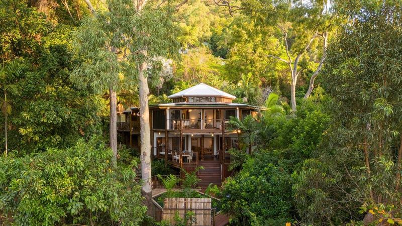 10 Modern Treehouse-Style Homes Made For Relaxing Above It All - Decor Hint Tropical Treehouse Tower in Queensland