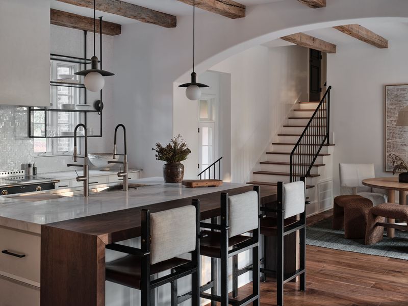 10 Ideas For Nashville Homes That Blend Music City Style With Classic Charm - Decor Hint Reclaimed Barn Wood Meets Modern Design