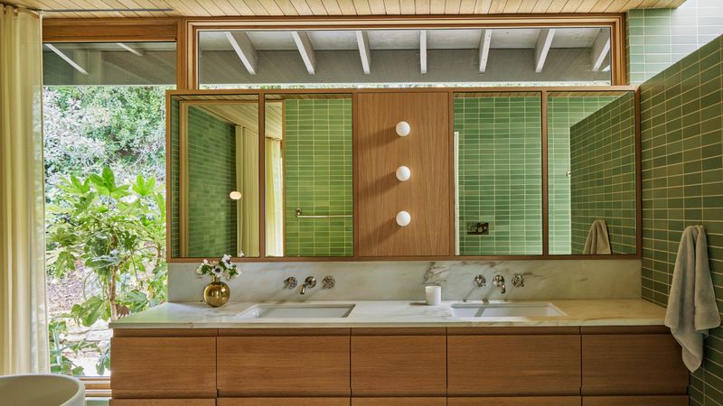 These 10 Old-School Boomer Home Ideas Are Cool Again And Everyone Wants Them - Decor Hint Vibrant Colorful Bathrooms