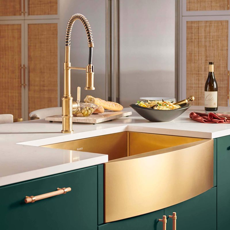 11 Kitchen Styles Falling Out Of Favor In Florida (And 11 That Are Here To Stay) - Decor Hint Brass and matte gold hardware