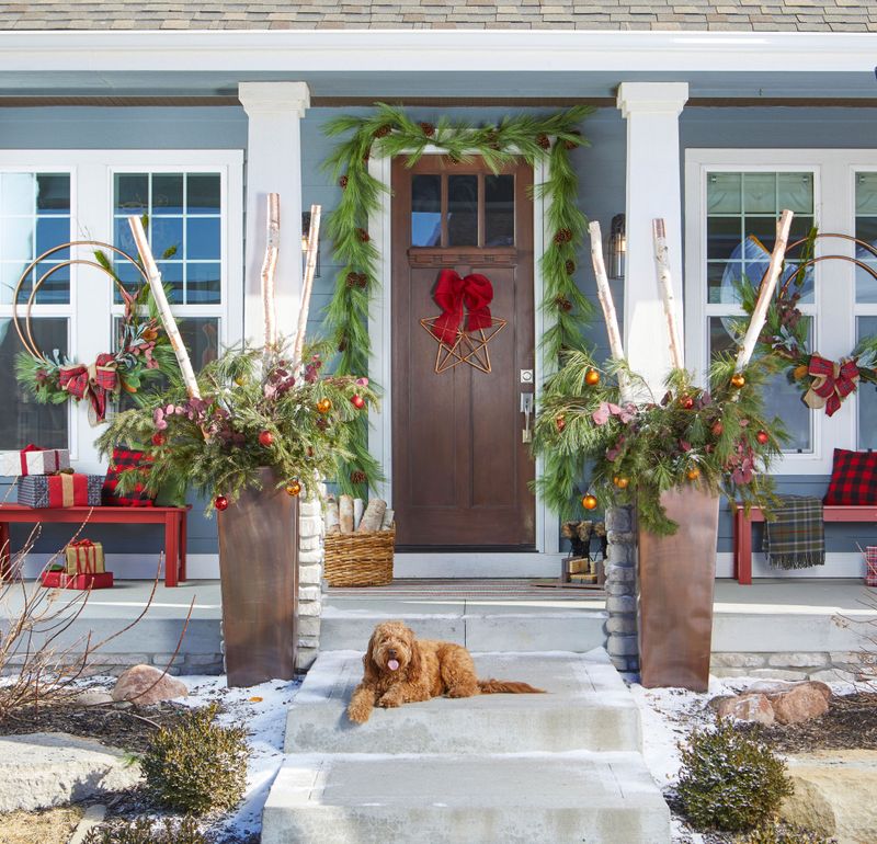 6 Front Entrance Features That Are Always Eyesores, According To Designers - Decor Hint Cluttered Seasonal Decorations
