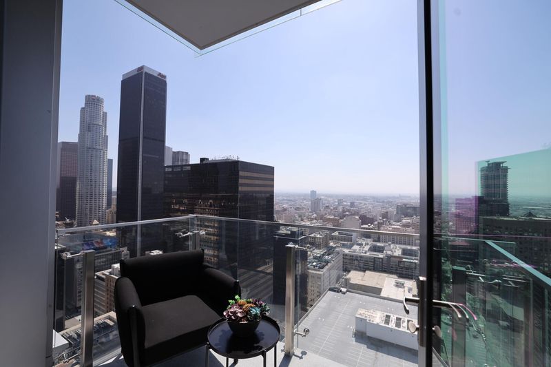 10 Types Of Homes Expected To Plummet In Value In California By The End Of 2025 (And 10 That Will Keep Rising) - Decor Hint Luxury High-Rise Condominiums