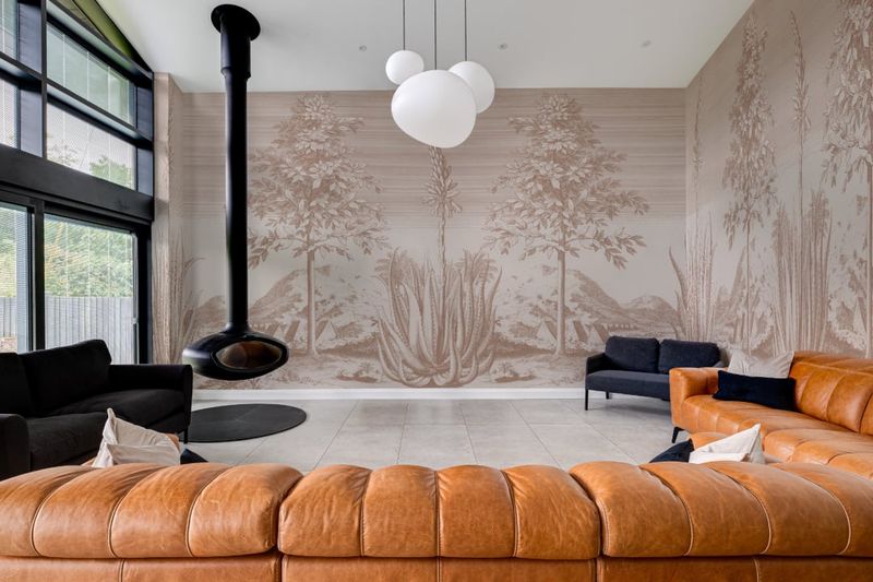These 10 Old-School Boomer Home Ideas Are Cool Again And Everyone Wants Them - Decor Hint Statement Wallpaper That Wows