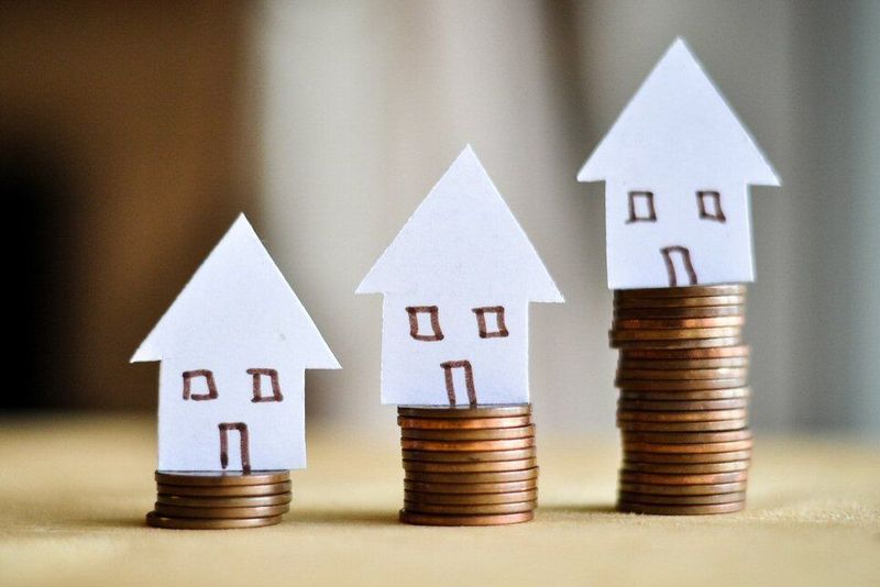 15 Red Flags About Your House That Repel House Buyers - Decor Hint Overpriced Compared To Neighbors