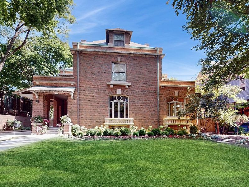 A 1904 Chicago Collegiate Gothic Gem With Coach House, Restored Marble And Historic Charm - Decor Hint Architectural Background