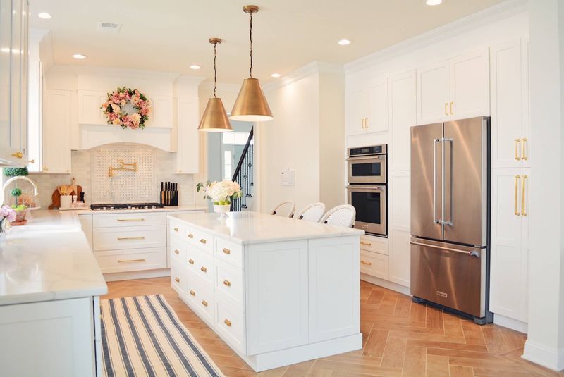 5 Home Features Alpharetta Buyers Are Starting To Avoid + 7 They Have Already Skipped - Decor Hint Brass Light Fixtures