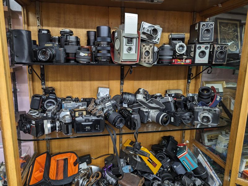 18 Valuable Things To Look For At Goodwill - Decor Hint Vintage Cameras