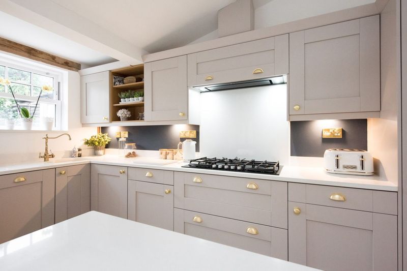 8 Kitchen Colors Fading Fast In Yuma And 2 That Always Feel Fresh - Decor Hint Greige