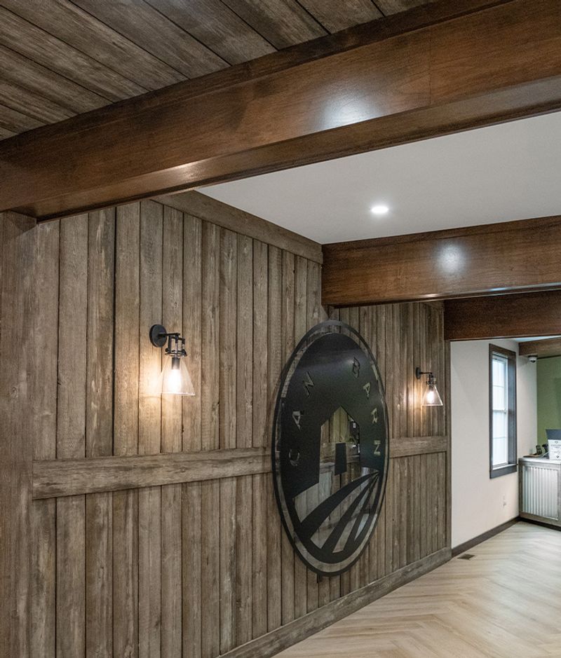 13 Nostalgic Texas Decor Trends You Rarely See Outside The South - Decor Hint Barnwood Wall Paneling