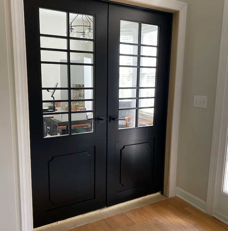 15 Farmhouse Trends Ohioans Will See Again In 2025 Plus 5 Already Taking Over - Decor Hint Black-Framed Barn Doors