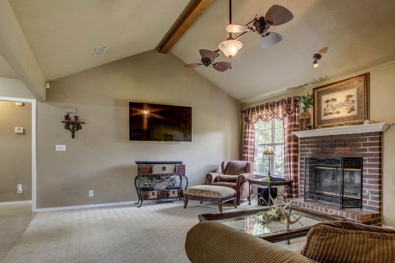 10 Vintage Home Décor From Tulsa That Captures Oklahoma's Enduring Style - Decor Hint Classic Brick Fireplaces