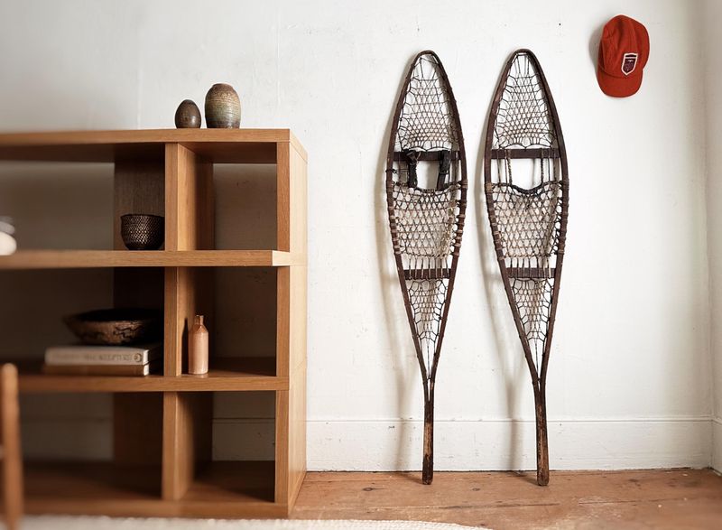 12 Cozy Washington Cabin Touches That Take You Back - Decor Hint Old Snowshoes or Skis on the Wall