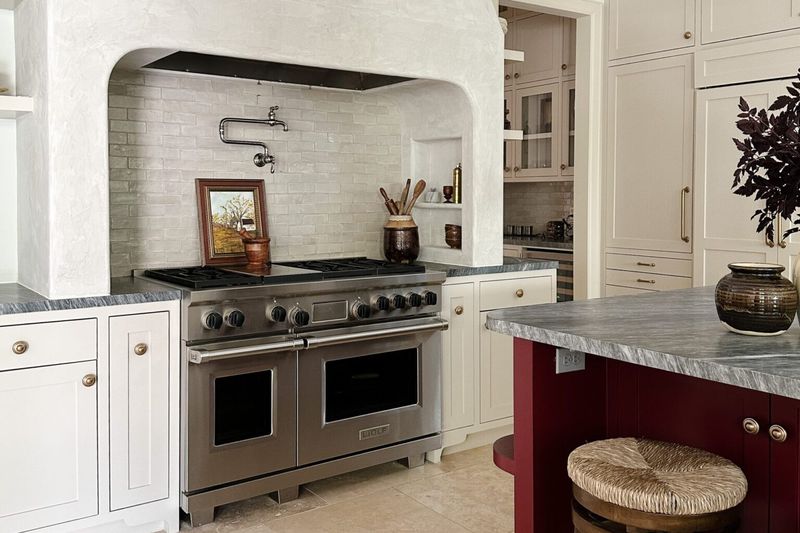 This Old-School Kitchen Trend Is Making A Major Comeback, With One Caveat - Decor Hint Design Elements Of A Modern Range Alcove