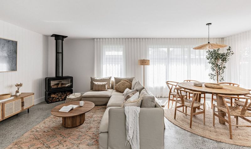 12 Simple Tips To Make Your Living Room Look Expensive And 10 Things You Should Avoid - Decor Hint Opt For Large Area Rugs