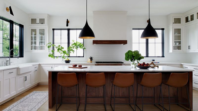 7 Outdated Kitchen Trends Losing Steam In New York Homes (Plus 8 That Endure) - Decor Hint Matte Black Hardware