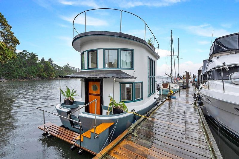 Floating Tiny Houseboat