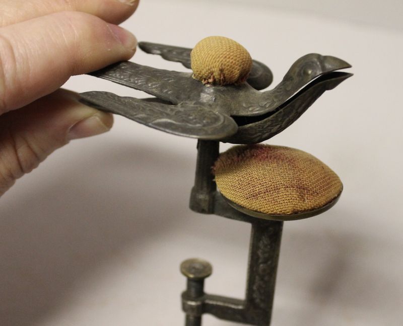 18 Things That Were Once Household Essentials Yet Now No One Knows What They're For - Decor Hint Sewing Bird Clamps