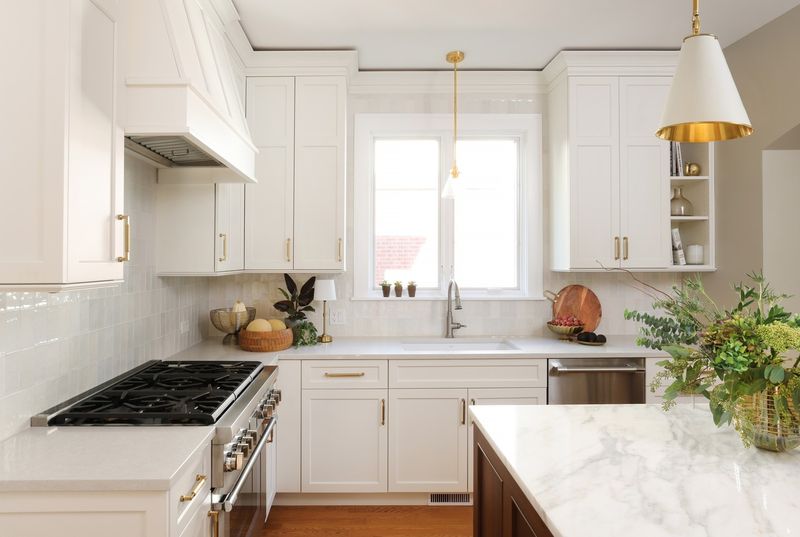 19 Diverse Examples That Say White Is The Best Color For Kitchen Cabinets - Decor Hint Timeless Appeal That Never Goes Out of Style