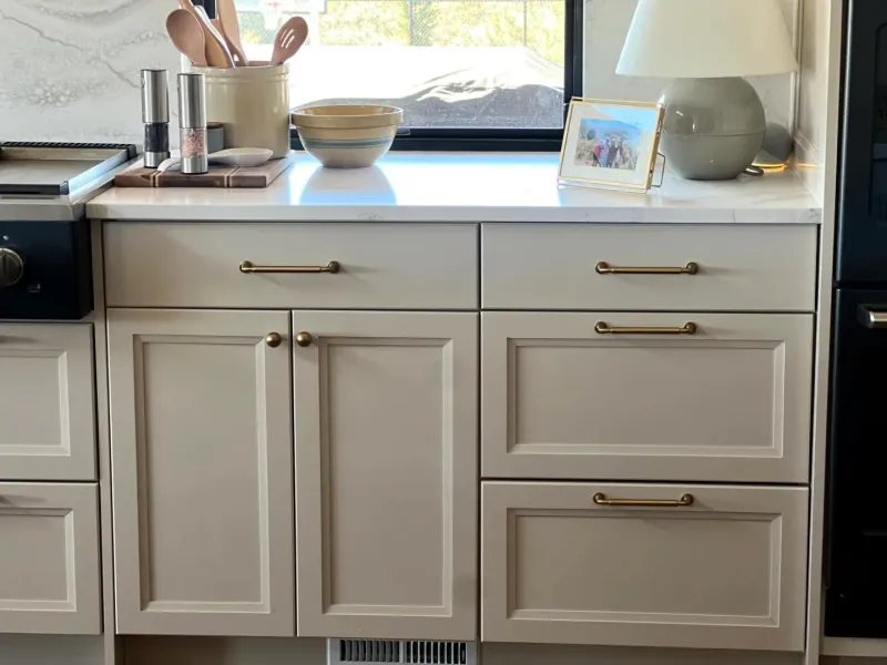 15 Kitchen Decisions That Could Hurt Your Utah Home's Appeal - Decor Hint Low-Quality Finishes