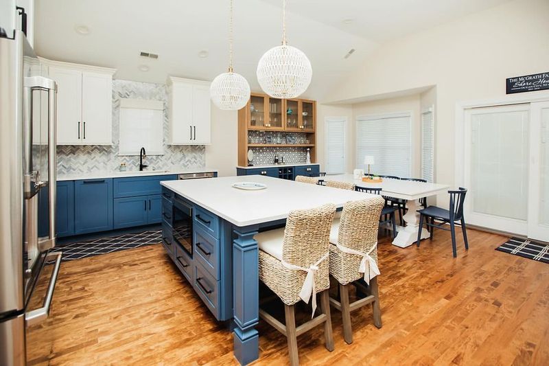 6 Kitchen Trends On The Rise (With 8 Classic Looks That Never Fail) - Decor Hint Bold Statement Islands