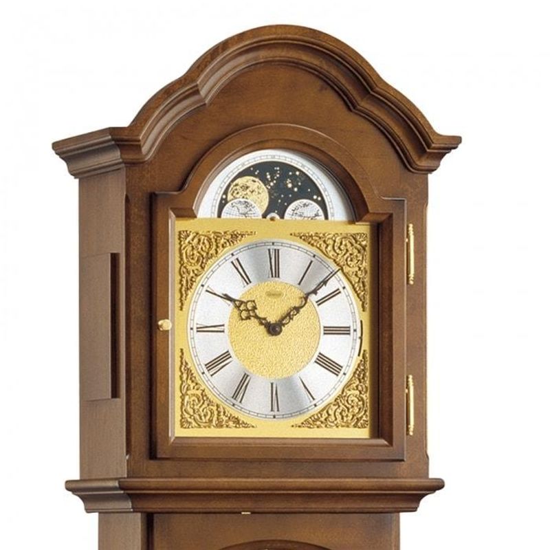10 Things in Grandma's Living Room That Are Worth A Fortune - Decor Hint Antique Clocks