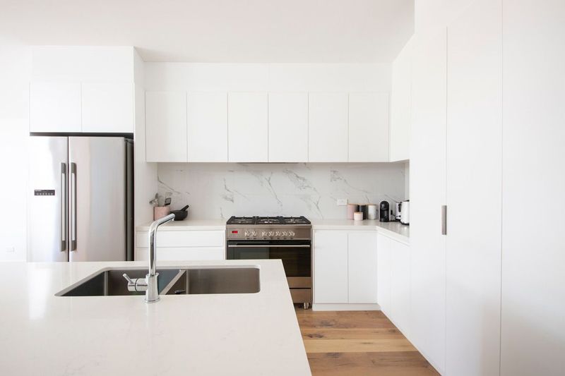 Louisiana Pros Reveal 29 Kitchen Decisions That Could Cost You A Sale - Decor Hint Cluttered Countertops