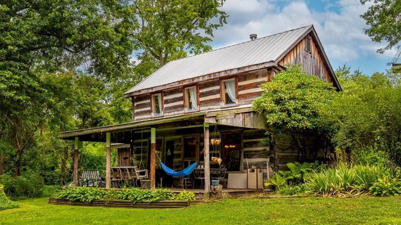 12 Dated Ohio House Styles That May Not Make It To The Next Generation - Decor Hint Suburban Faux Log Cabins With Identity Confusion