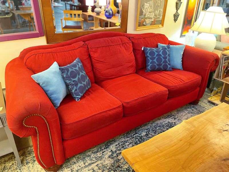 Avoid The Drab! 8 Couch Colors That Clash With Maine Style (And Better Ones To Try) - Decor Hint Bright Red: The Lighthouse Warning Signal