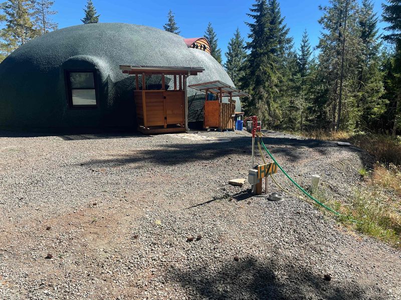 12 Beautiful Homes Sitting On The World's Best Lakes - Decor Hint Eco-Dome on Crater Lake, Oregon