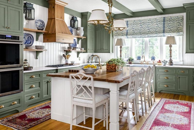 What Not To Keep: 5 Items That Undermine Style In Texas Kitchens (Plus 5 To Add) - Decor Hint Smooth, Freshly Painted Ceilings