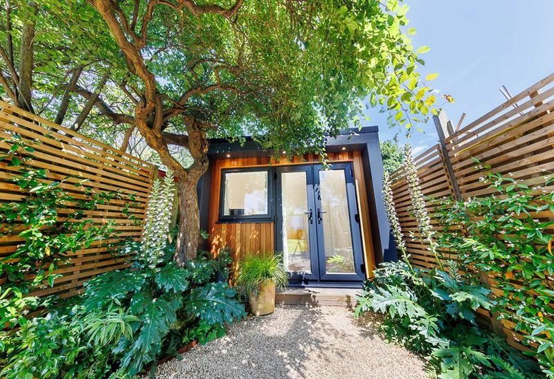 21 Granny Pods That Explain The New Definition Of Snugly Living (And What To Watch Out For) - Decor Hint Light-Filled Garden Studio