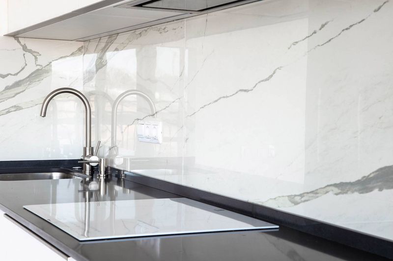 10 Kitchen Mistakes Ohioans Are Making (And 8 Easy Fixes To Transform Your Space), According To Designers - Decor Hint Install A Stylish Backsplash
