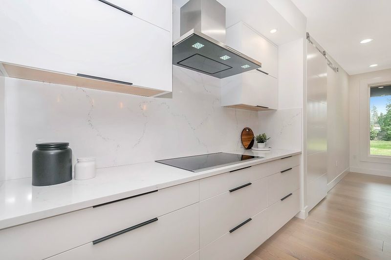 Top 12 Kitchen Colors America Loves Most! - Decor Hint Crisp White
