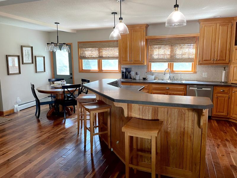 14 Classic Midwest Decorating Styles You Never See In Modern Homes - Decor Hint Oak Everything